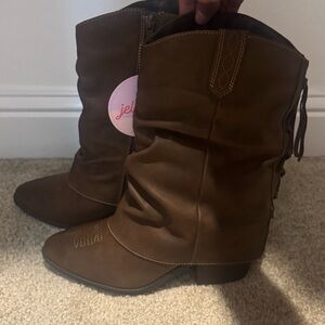 Women’s  Brown Western-Style Boots
